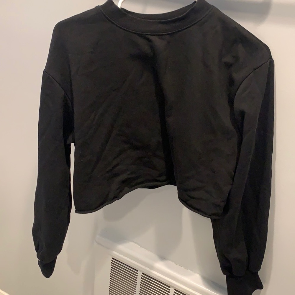 Black cropped sweatshirt